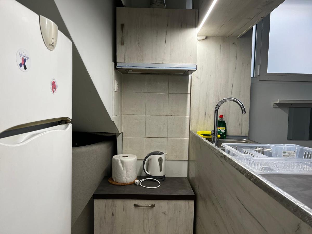 Budget Private Room In The Center Atenas Exterior foto