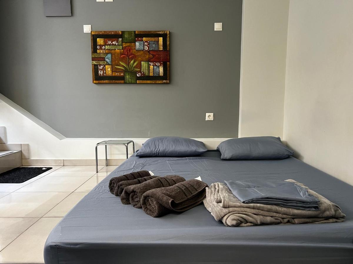 Budget Private Room In The Center Atenas Exterior foto