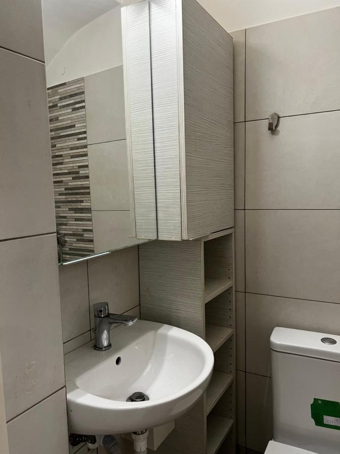 Budget Private Room In The Center Atenas Exterior foto